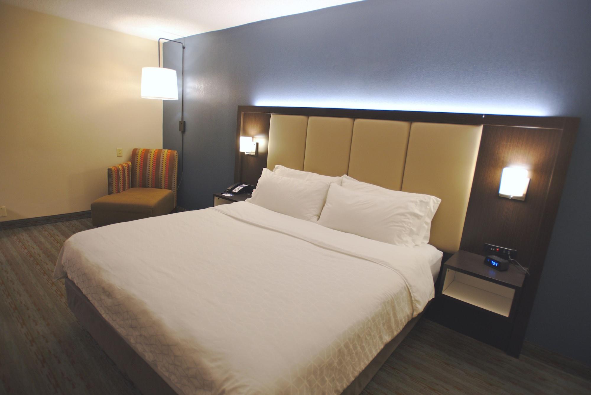 Express I-85 - Exit 27- Highway 81 By Ihg Hotel
