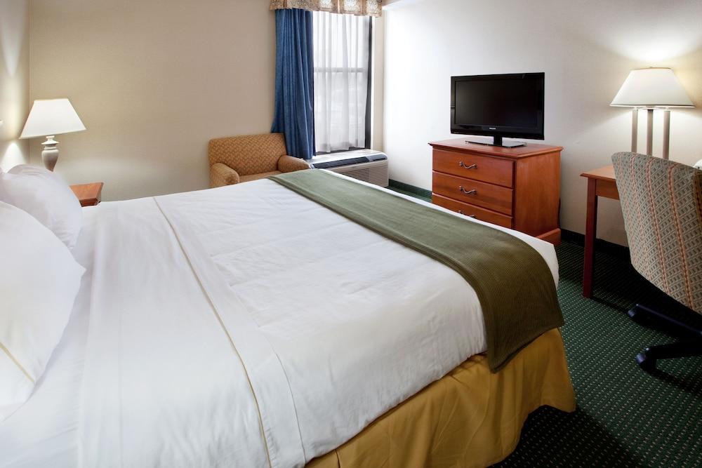 Express I-85 - Exit 27- Highway 81 By Ihg Hotel