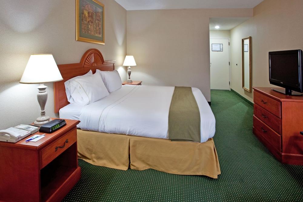 Express I-85 - Exit 27- Highway 81 By Ihg Hotel