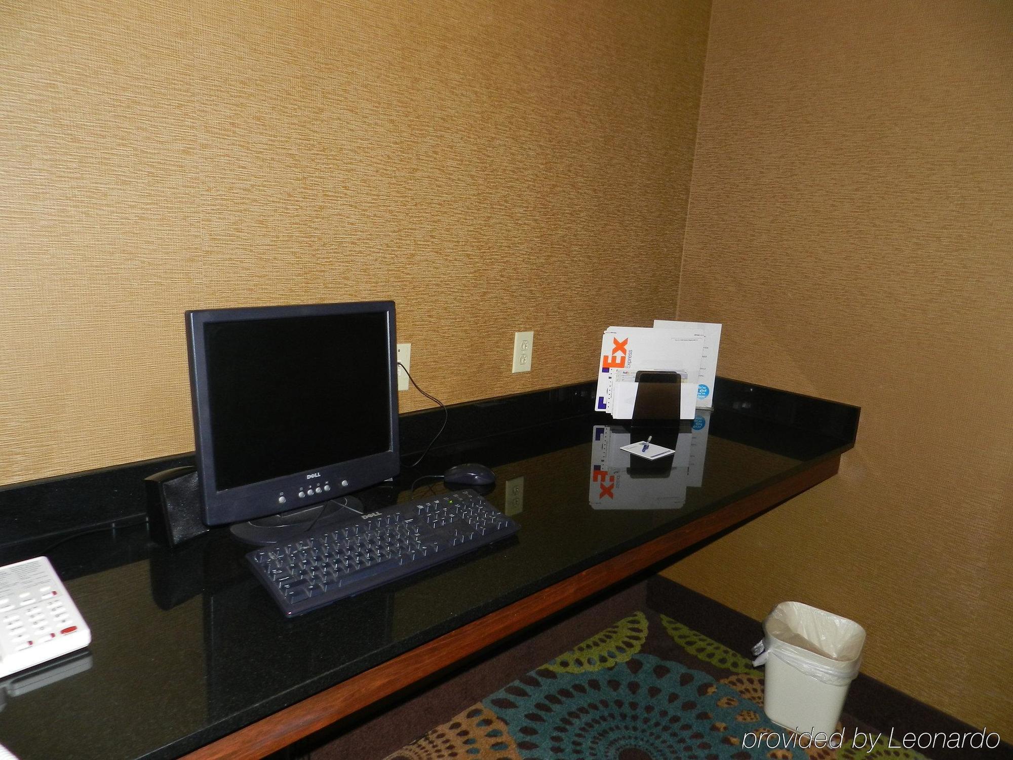 Express I-85 - Exit 27- Highway 81 By Ihg Hotel